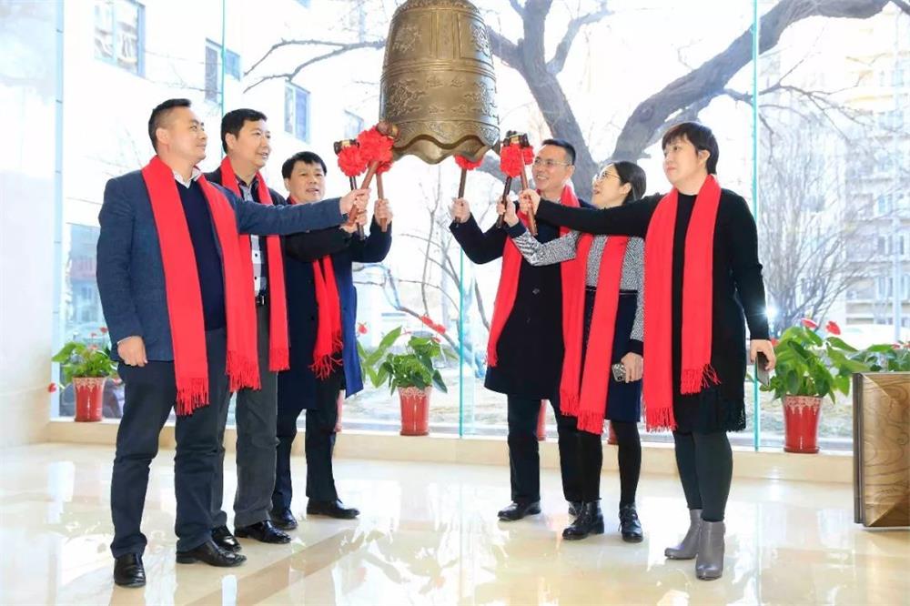 熊猫育官方网站游乐新三板挂牌上市敲钟仪式在京举行